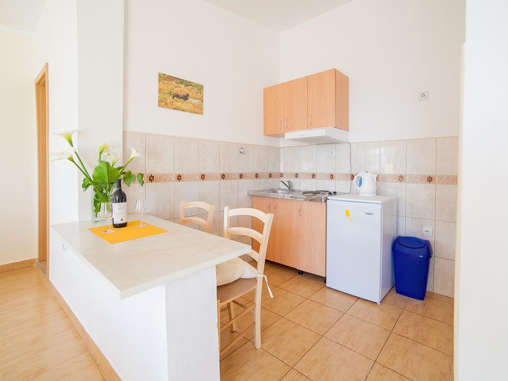 Apartments Viktorija Petrovac Oda fotoğraf
