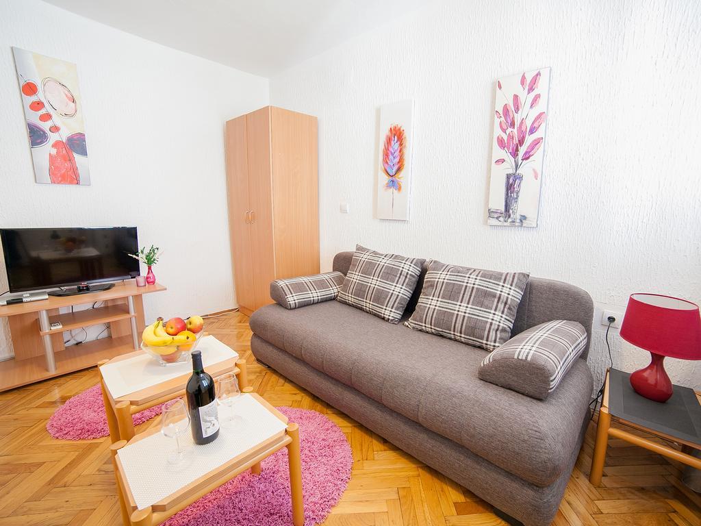 Apartments Viktorija Petrovac Oda fotoğraf
