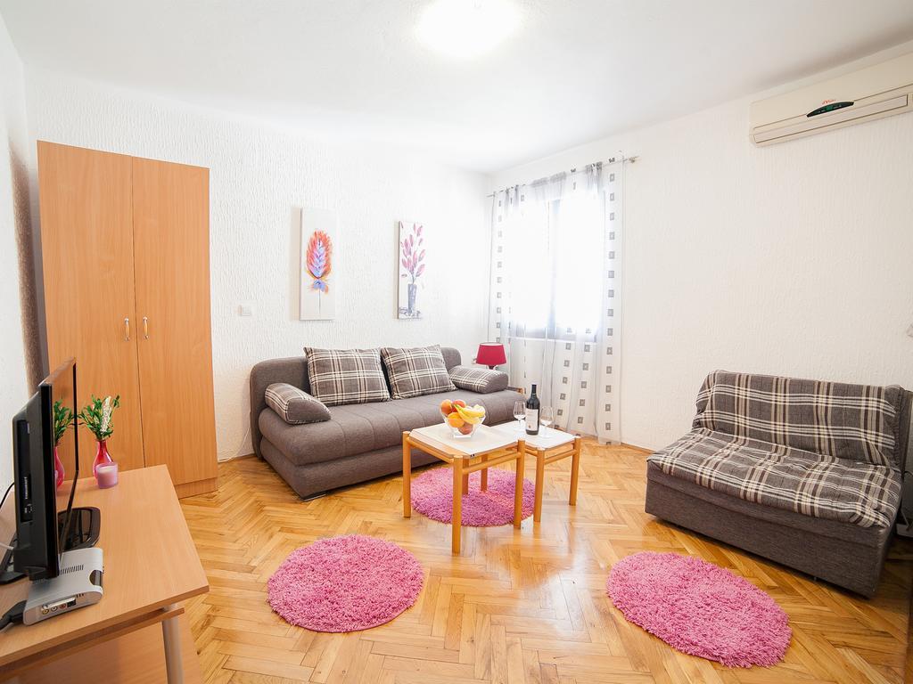 Apartments Viktorija Petrovac Oda fotoğraf