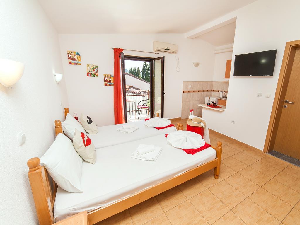 Apartments Viktorija Petrovac Oda fotoğraf